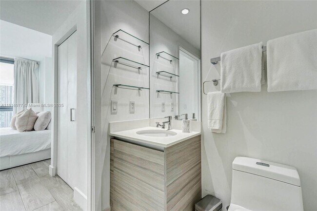 Building Photo - 121 NE 34th St