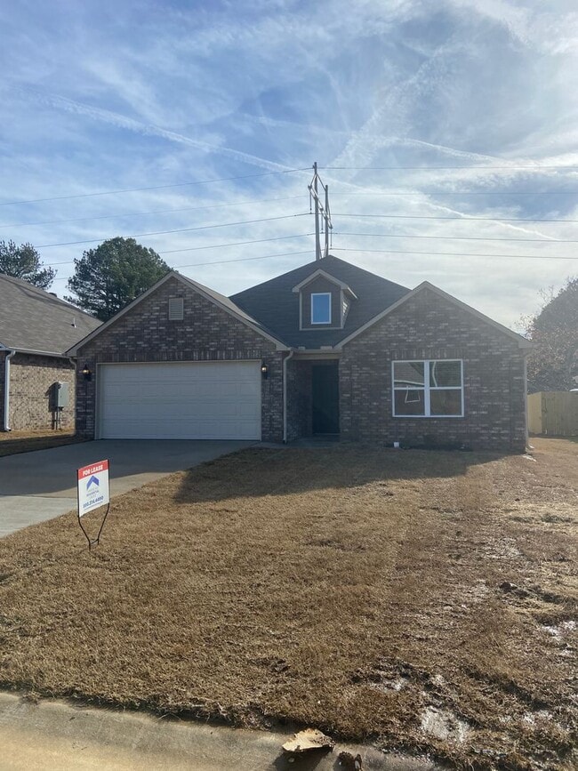 Building Photo - Pre-Leasing | Beautiful 3 Bedroom, 2 Bathroom Home in Fairview Haven with a Private Fenced Backyard
