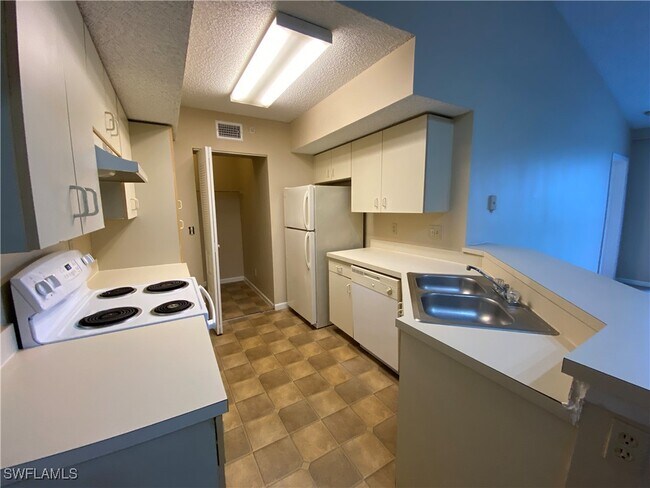 Building Photo - 13525 Eagle Ridge Dr