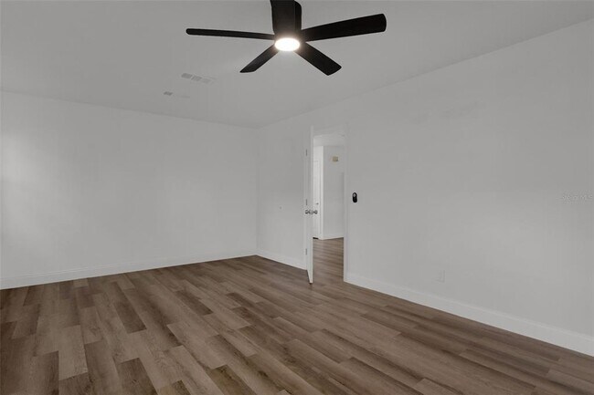 Building Photo - 2433 Benjamin Dr