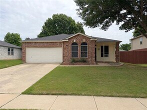 Building Photo - 7905 Seven Oaks Ln