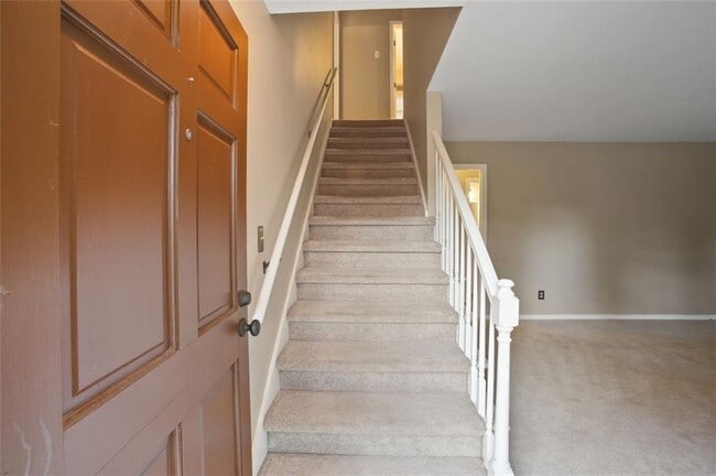 Building Photo - 461 Village Green Ct SW