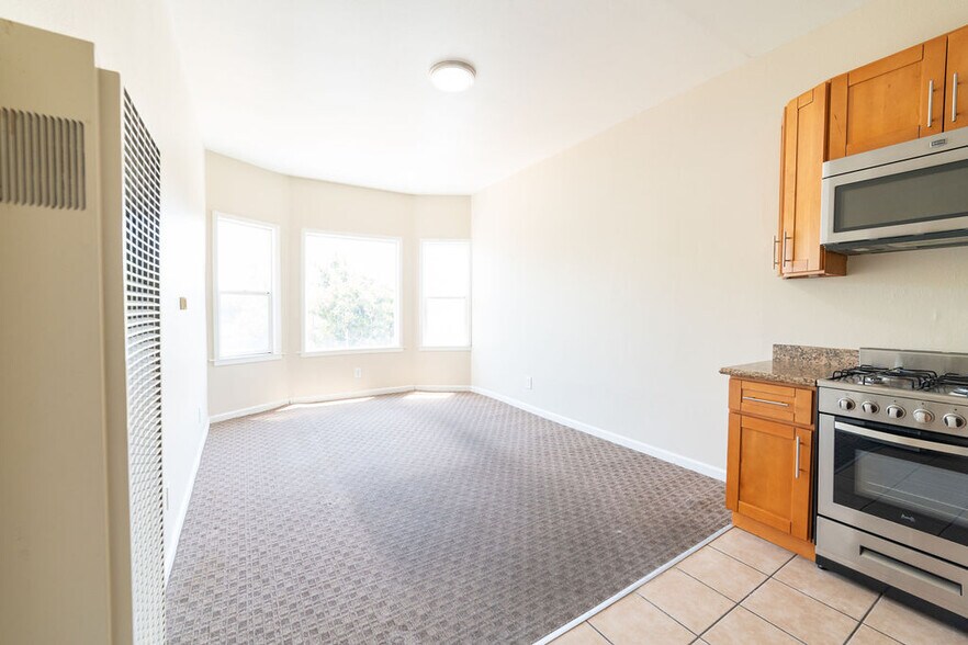 Building Photo - 2122 Dwight Way