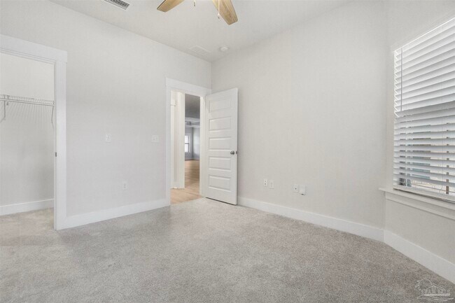 Building Photo - 704 Brambling Ct