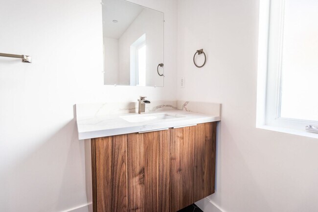 Building Photo - 148 S Madison Ave