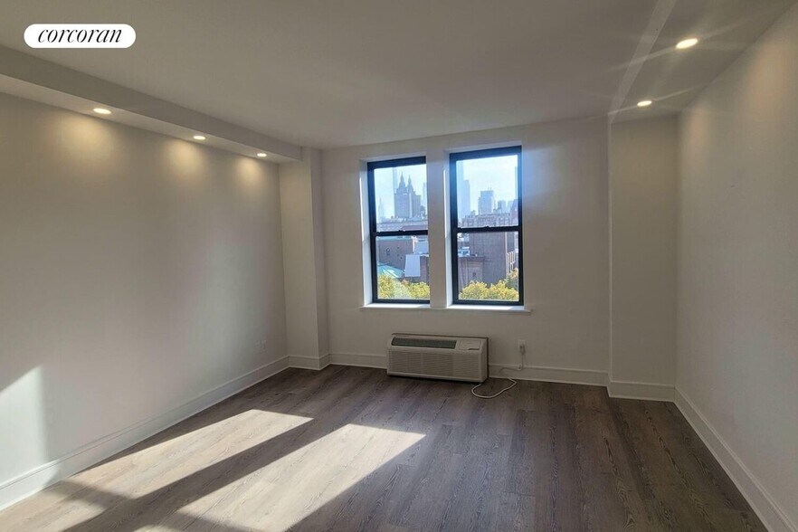 Building Photo - 45 W 81st St