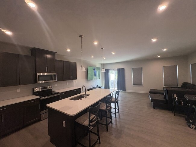 Building Photo - 733 Lipizanner Ln