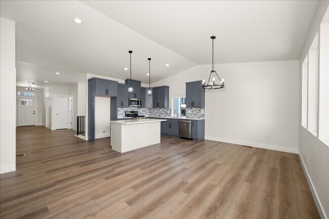 Building Photo - $3,375 - 4 Bed / 3 Bath Gorgeous Brand New Build Home with Beautiful Views