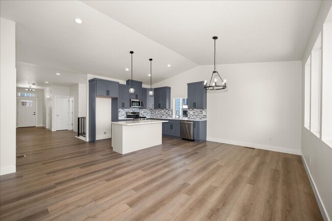 Building Photo - $3,600 - 4 Bed / 3 Bath Gorgeous Brand New...