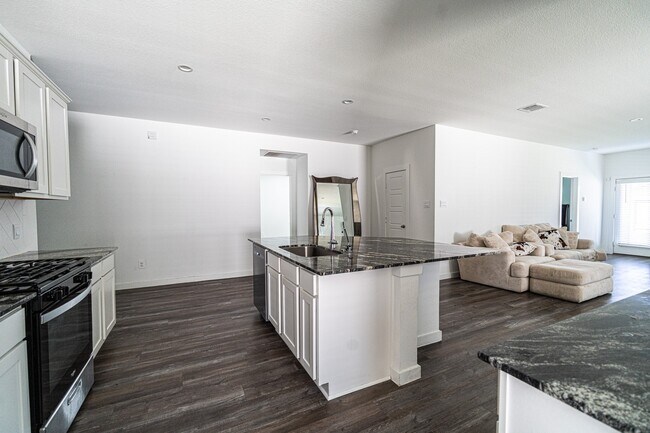 Building Photo - 8730 Anacua Dr