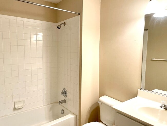 Building Photo - Beautifully Maintained Home in the Heart o...