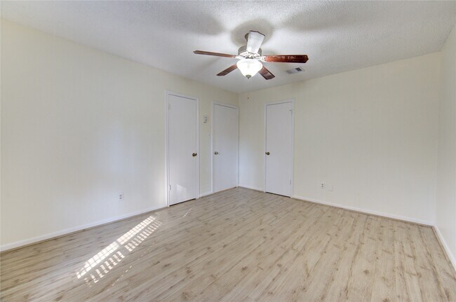 Building Photo - 5810 Boyce Springs Dr