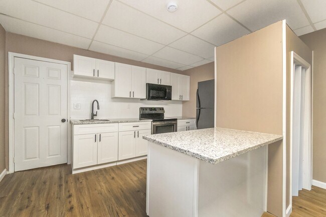 Building Photo - 137-139 Main St