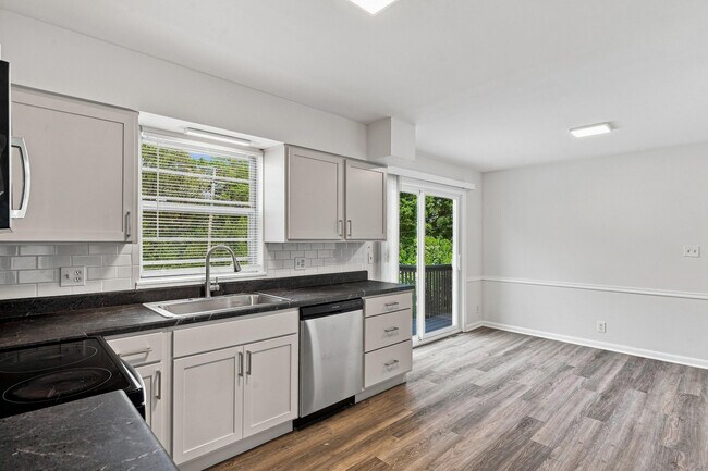 Building Photo - 4209 Defoe Dr