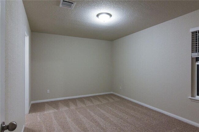 Building Photo - 309 Naset Dr
