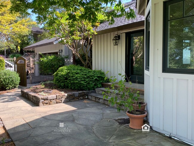 Building Photo - Stunning 3BD/2.5BA Home with Breathtaking ...