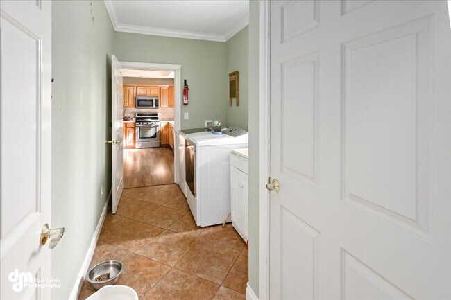 Building Photo - Spacious 5BD/3BA Home!