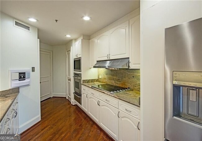 Building Photo - 2660 Peachtree Rd NW