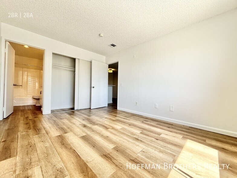 Building Photo - 11817 Victory Blvd