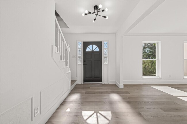 Building Photo - 6210 Rippling Hollow Dr