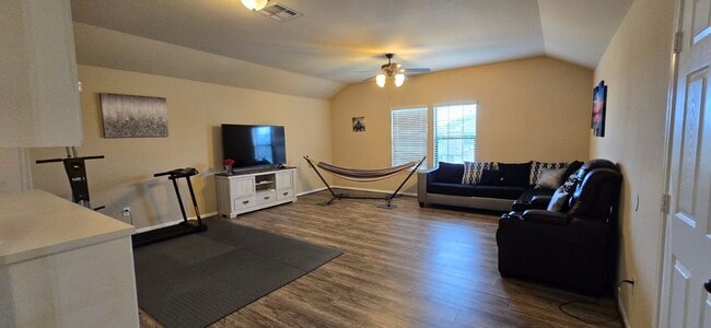 Building Photo - 10111 Bitternut Hickory Ln
