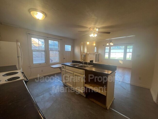 Building Photo - 1298 Idaho Ave