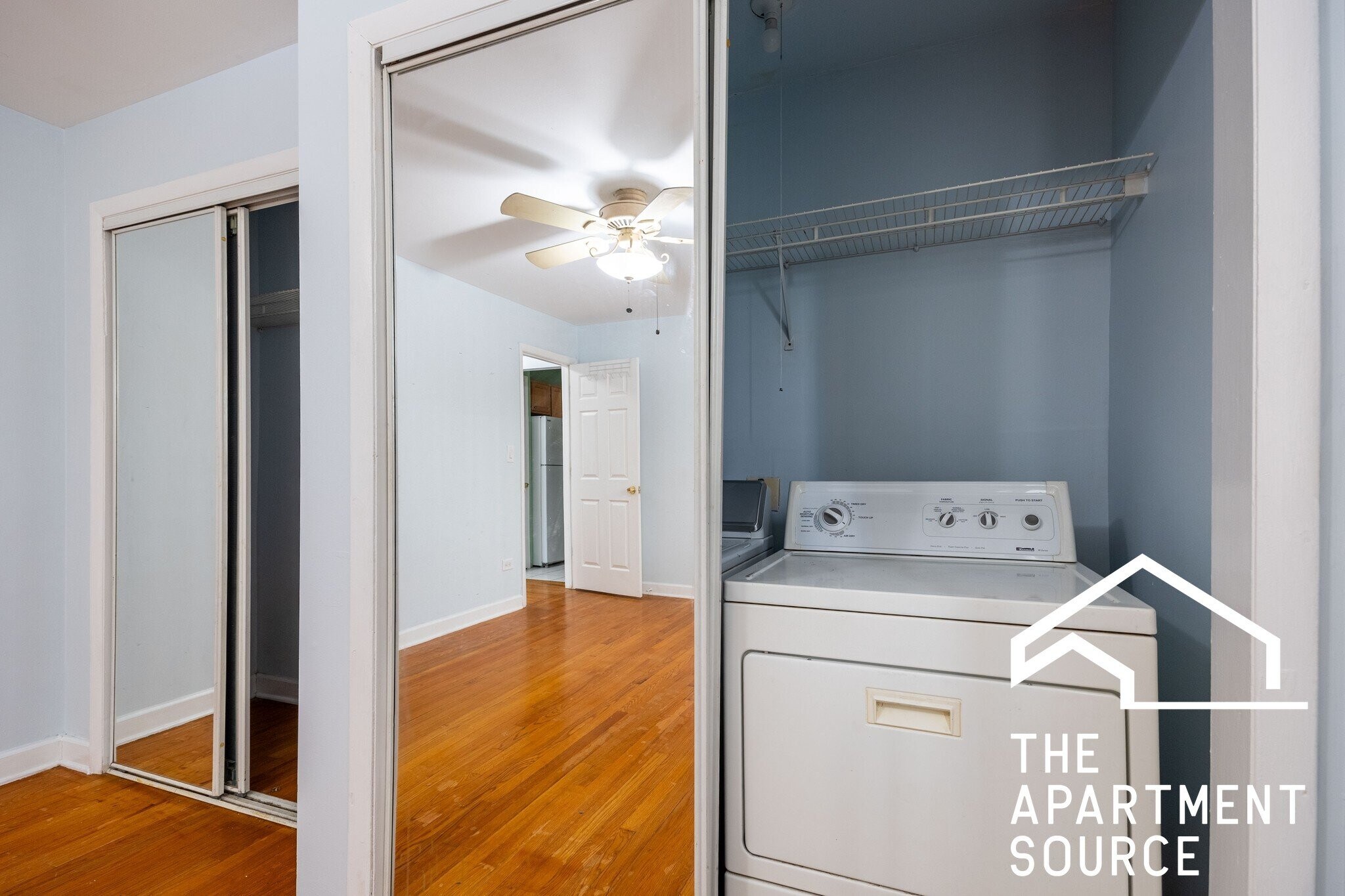 Building Photo - 1643 W Sherwin Ave