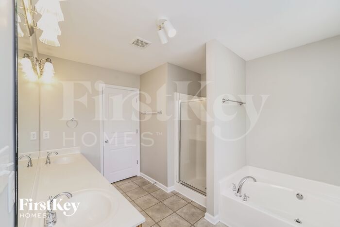 Building Photo - 9440 Greenbank Ct
