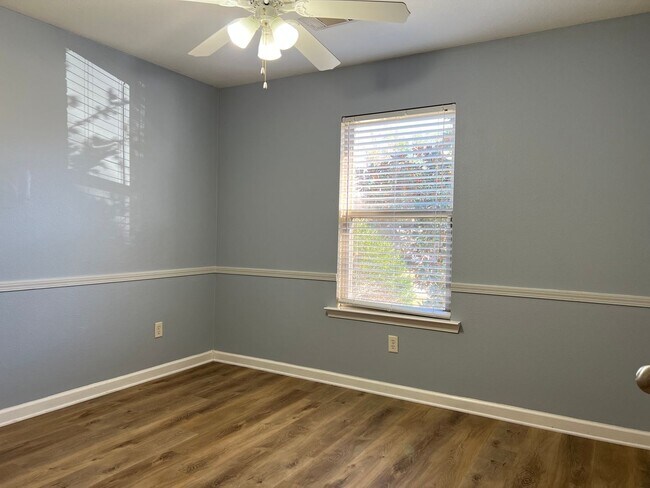 Building Photo - 303 Boston St