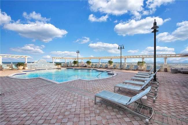 Building Photo - 511 SE 5 Ave