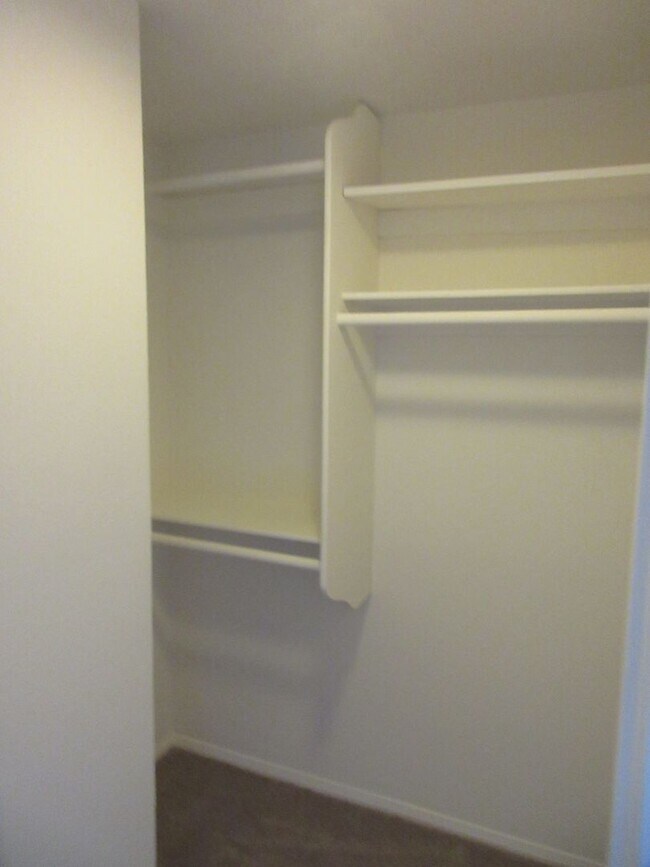 Building Photo - Beautiful Condo in the heart of Studio Cit...
