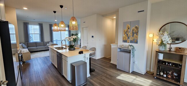 Building Photo - 2227 Glacier St