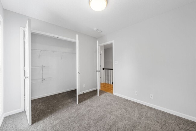 Building Photo - 3 Bedroom 3 Bath Pet Friendly Home For Ren...
