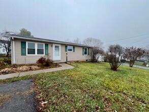 Building Photo - 3 Bed/2 Bath Rancher in Ranson, WV