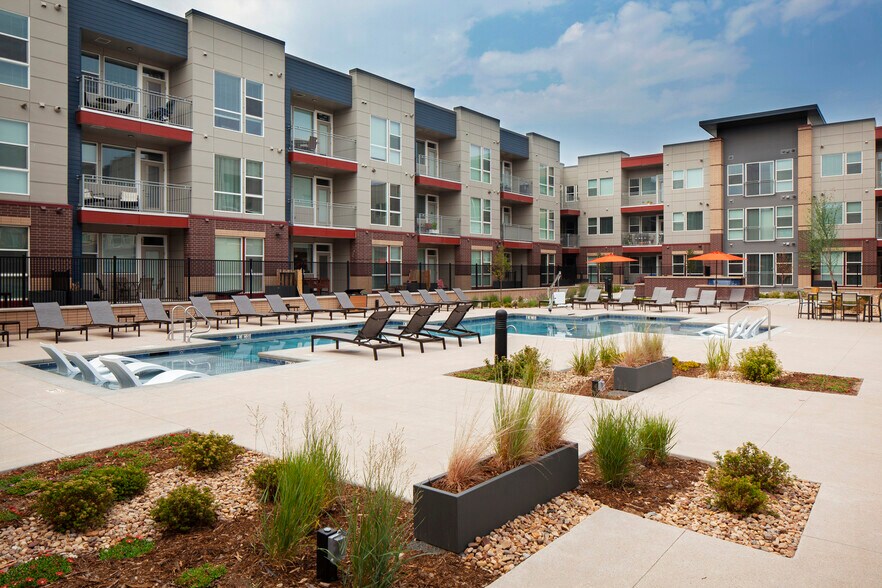 AMLI Littleton Village 399 E Dry Creek Rd Littleton CO 80122