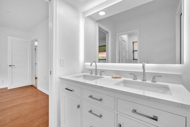 Building Photo - 3020 N 34th St