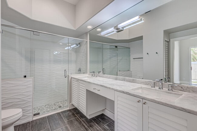 Building Photo - 146 Monterey Pointe Dr