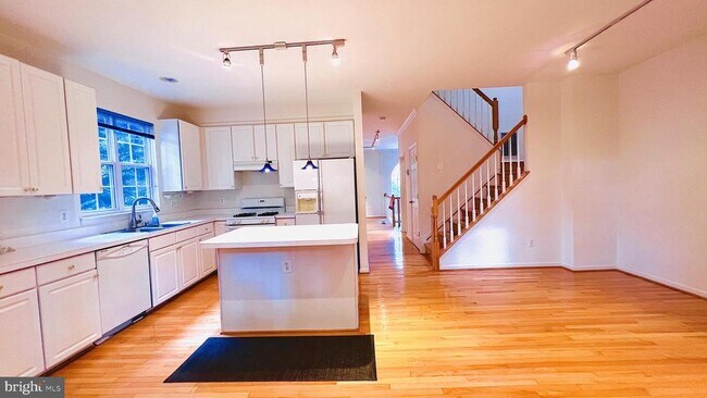 Building Photo - 4100 Flower Box Ct