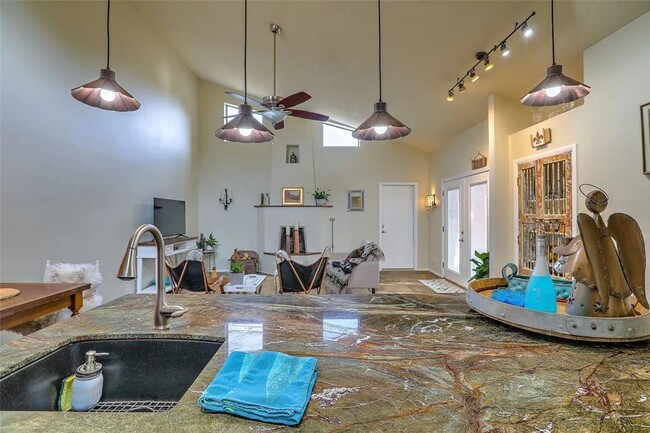 Building Photo - Midtown Santa Fe 3 Bed, 2 Bath, 2 Car Garage and EV Charger