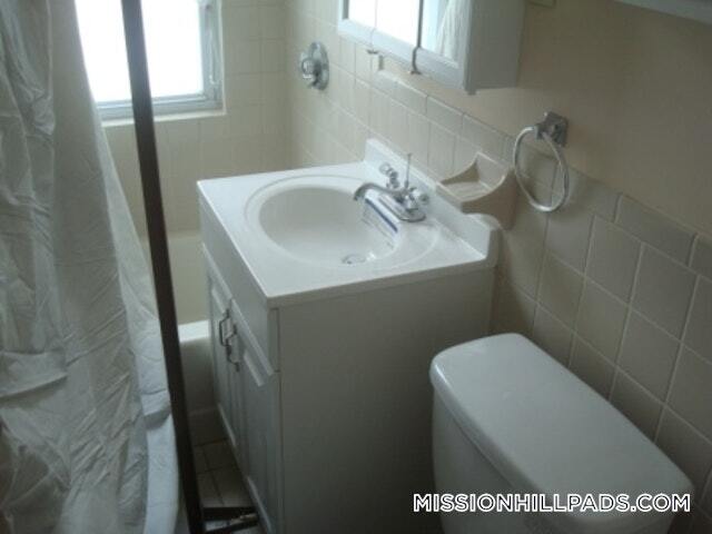 Building Photo - 2 Mission St