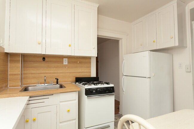 Building Photo - 1130 Oakland Ave