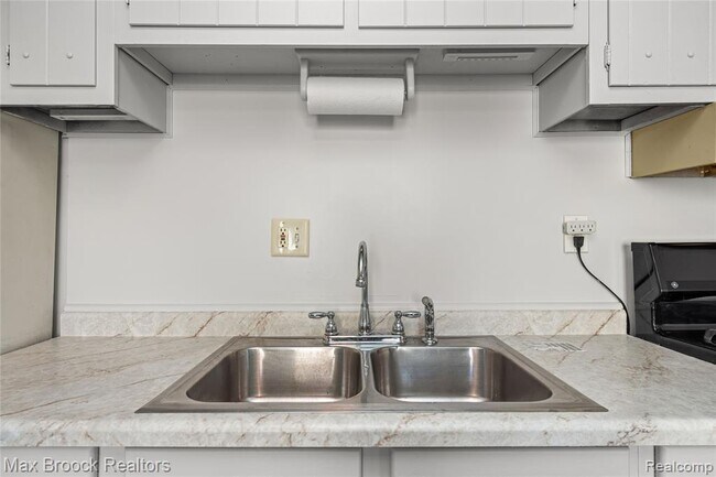 Building Photo - 19217 Birmingham St