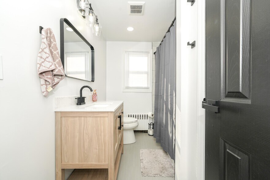 Building Photo - 332 MacArthur Ave