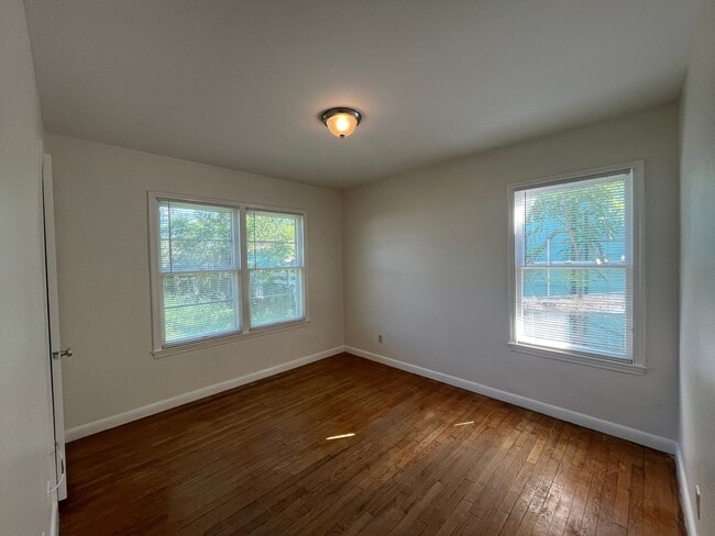 Building Photo - Three Bedroom in Collier Subdivision!!