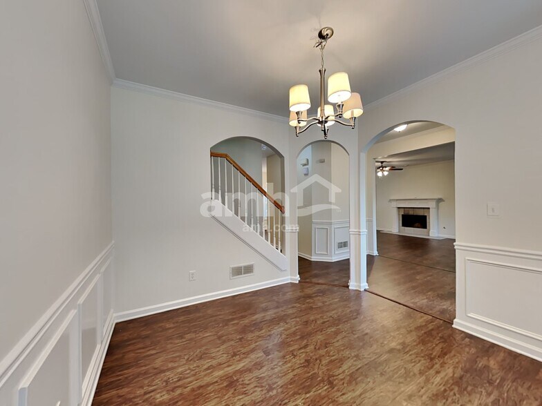 Building Photo - 2485 Chandler Grove Dr