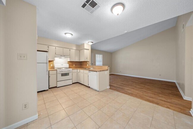 Building Photo - 100 Meteor Dr