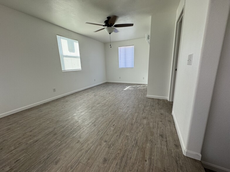 Primary Photo - 341 N 4th St