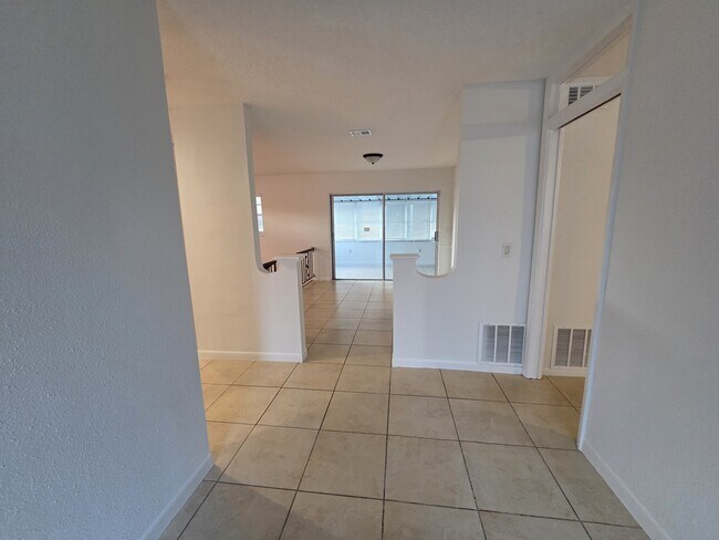 Building Photo - 606 Lakespur Ln