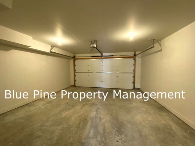 Building Photo - 359 N 3rd West St