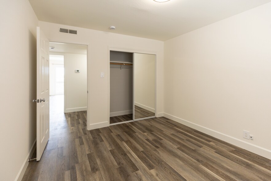 Building Photo - 409 Portofino Dr